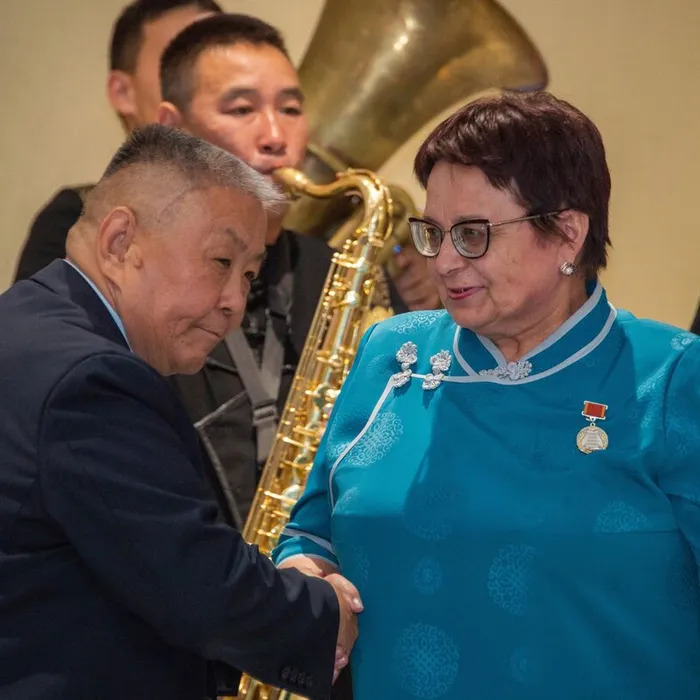 ИРИНА АЖГИБИЦЕВА: ПОЧЁТНЫЙ ВЕТЕРАН КУЛЬТУРЫ И ИСКУССТВА РЕСПУБЛИКИ ТЫВА